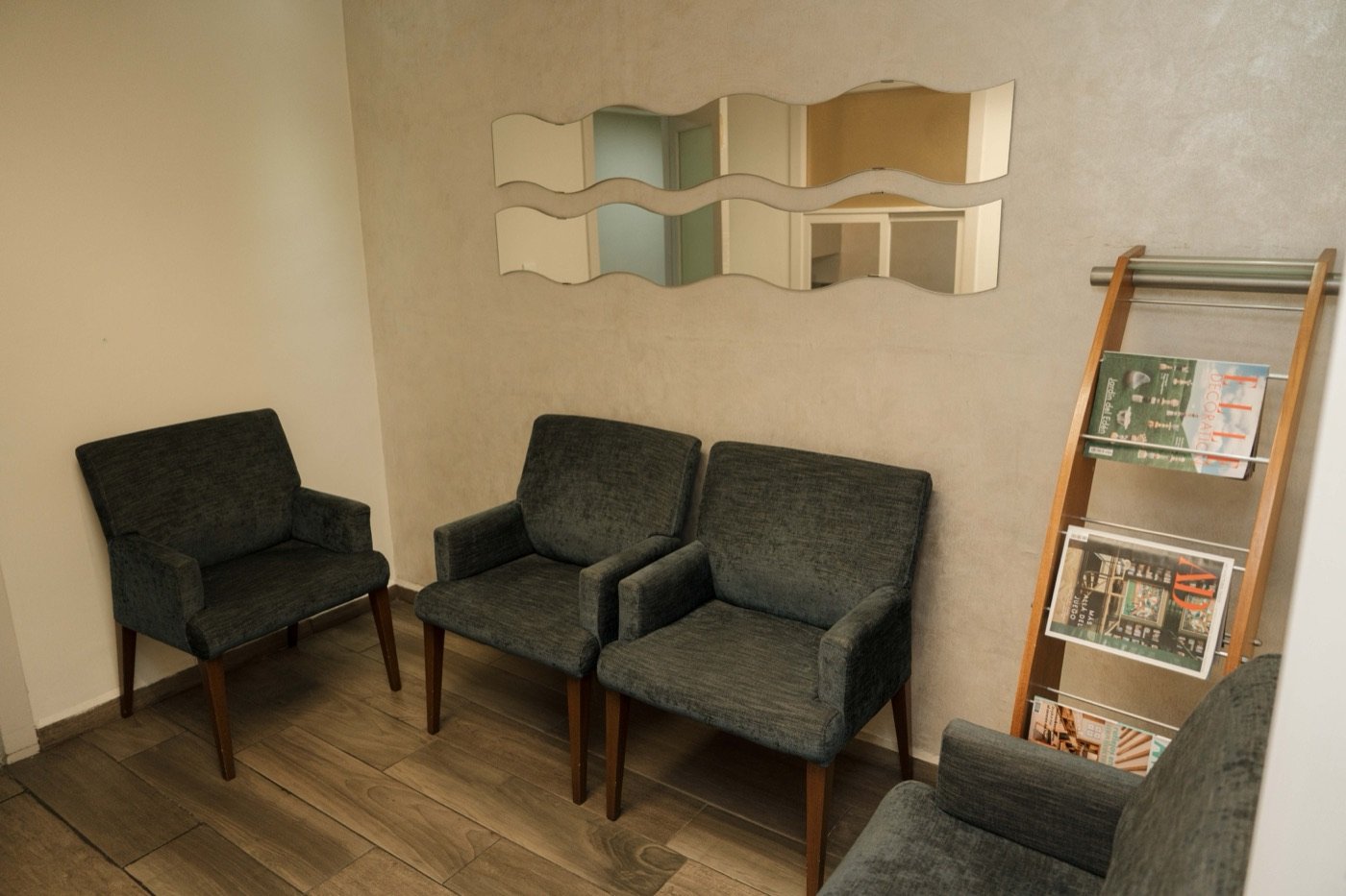 Sala de espera de la clínica en San Pedro Garza García